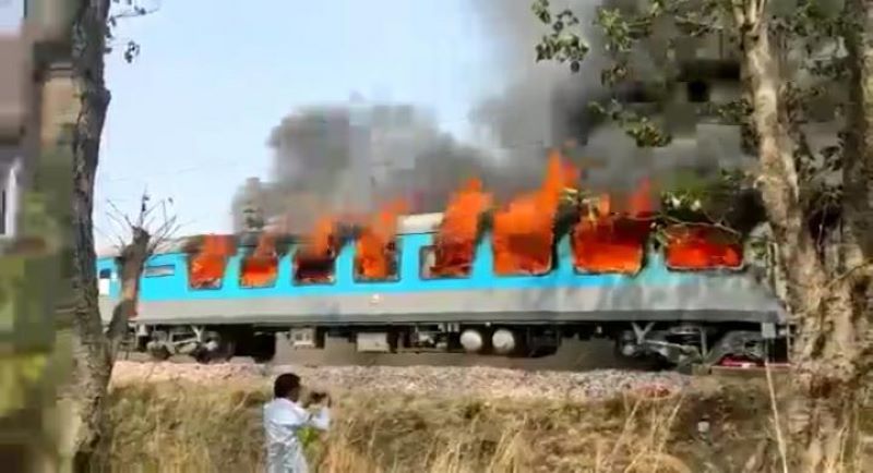 Fire breaks out in Delhi-Dehradun Shatabdi Express, no casualties reported