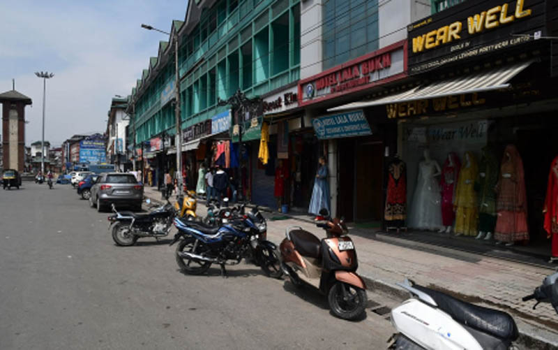 Jammu and Kashmir: Markets reopen after over a month of Corona curfew