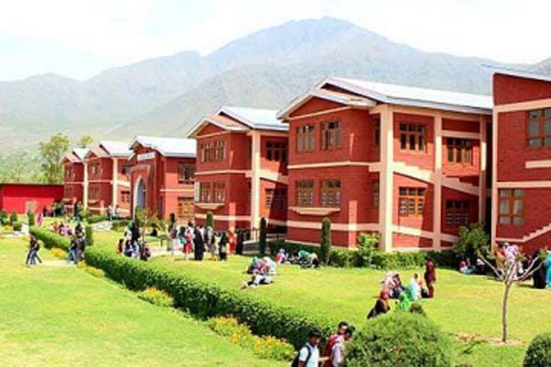 Director Finance, higher education visits IUST of Kashmir