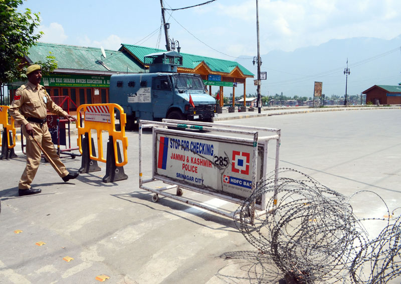 Kashmir: Mobile internet service remains suspended in Srinagar, Budgam