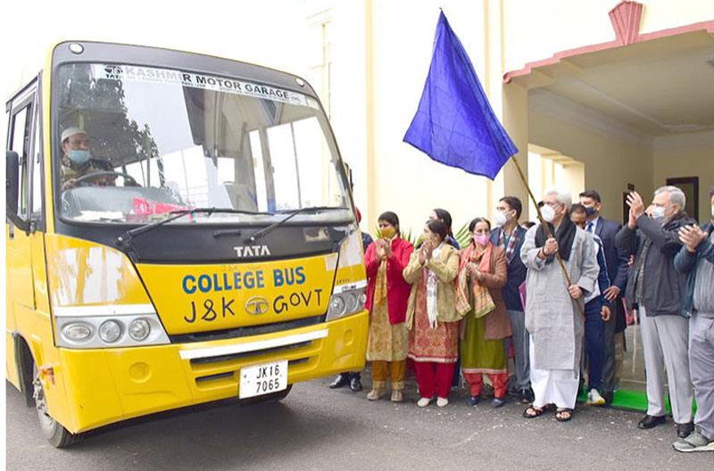 Jammu and Kashmir: Lt Governor flags off girls contingent for 15-day ski course, training at Gulmarg