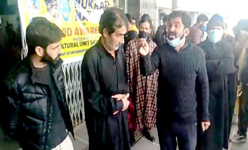 Kashmir: Nukkad Natak performed at SKIMS