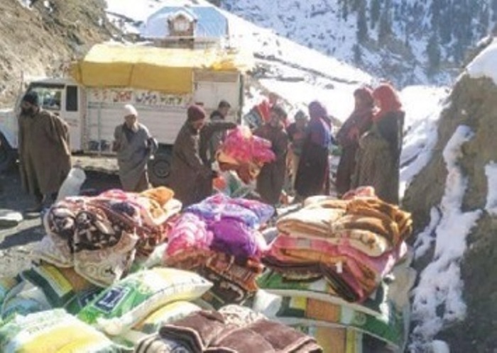 Kashmir: JKYF distributes relief kits among fire affected people in Gurez