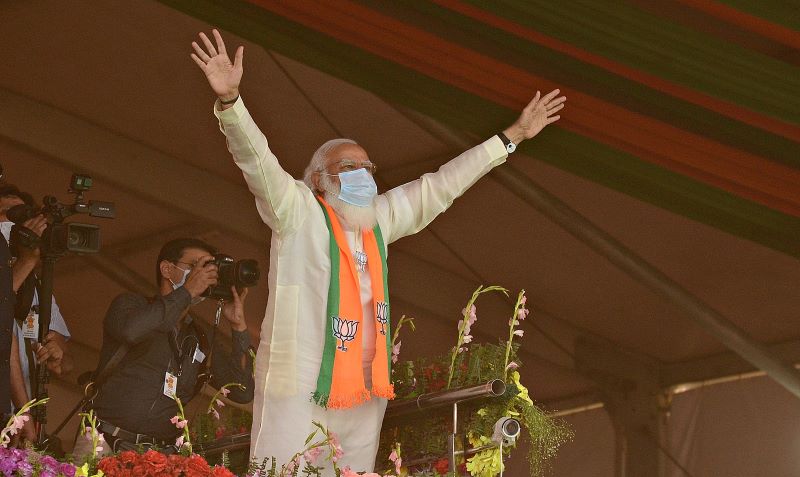 PM Modi acknowledging the crowd