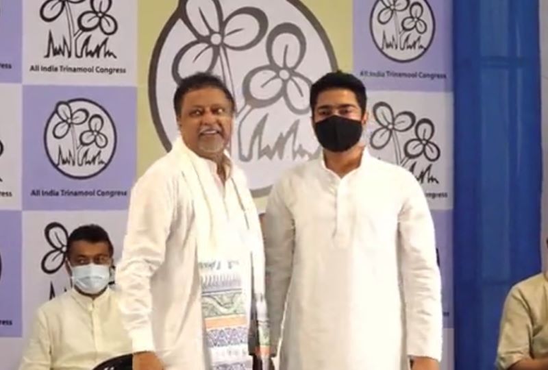 Mukul Roy with Abhishek Banerjee at TMC press conference on Friday (Image Credit: Screenshot grab from video)