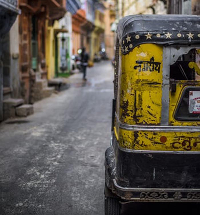 Jammu and Kashmir: 21-year-old girl breaking all stereotypes as she drives auto rickshaw to support her father 