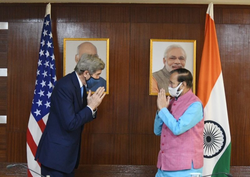 Prakash Javadekar and US envoy John Kerry discuss climate finance, joint research