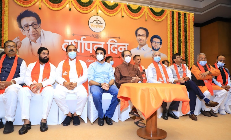 Rebel Shiv Sena leader Eknath Shinde with 40 MLAs reach Assam