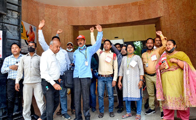 Thousands of power employees participate in two-day strike across Maharashtra