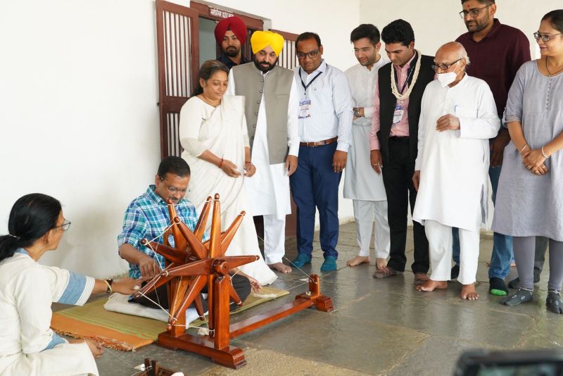 AAP's Gujarat campaign: Arvind Kejriwal, Bhagwant Mann visit Sabarmati Gandhi Ashram