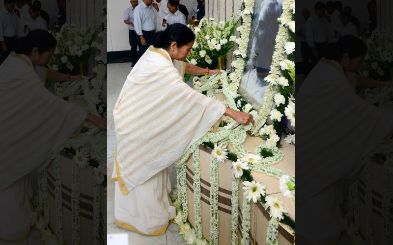 Mamata Banerjee pays tribute to Gurudeb Rabindranath on his birth anniversary