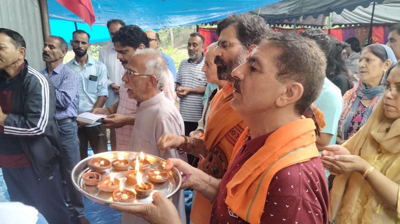 Kashmiri Pandits hold special prayers in Shiv temple