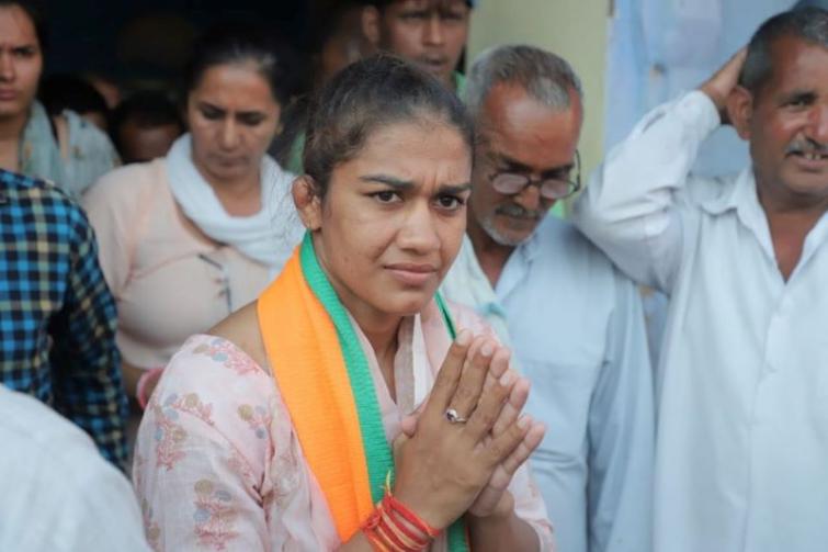 'Congress puppet': BJP's Babita Phogat responds to Sakshi Malik's video message on wrestlers' protest