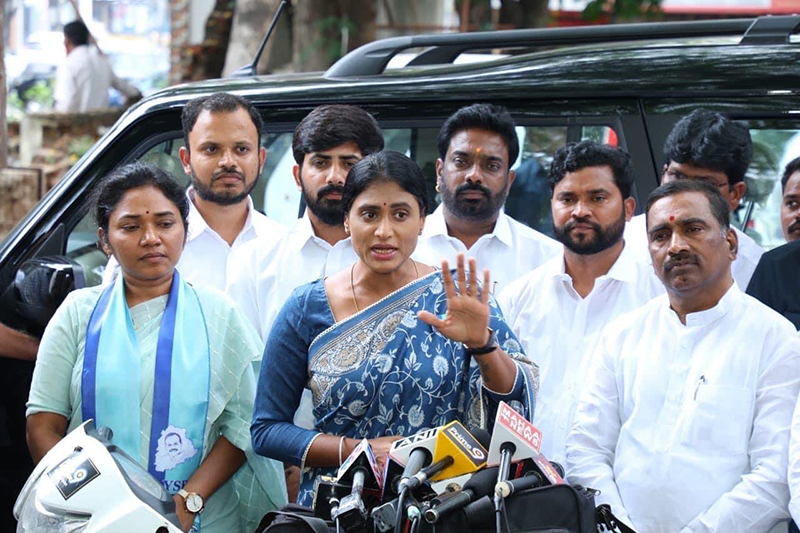 Telangana assembly elections: Jagan Reddy's sister YS Sharmila Reddy offers support to Congress