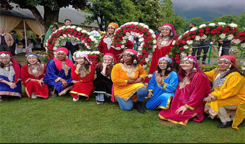 G20 delegates visit Mughal Garden Nishat, dressed in Kashmiri attire