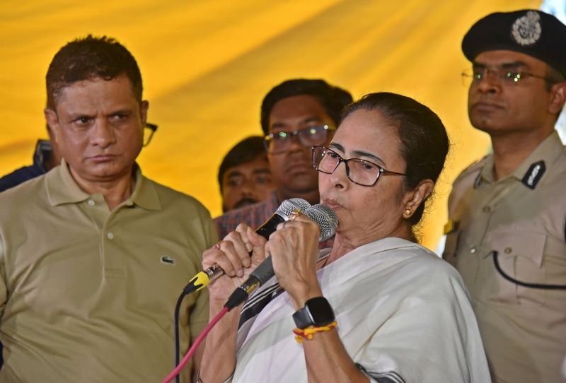 Mamata Banerjee at dharna site | Image by Avishek Mitra/IBNS