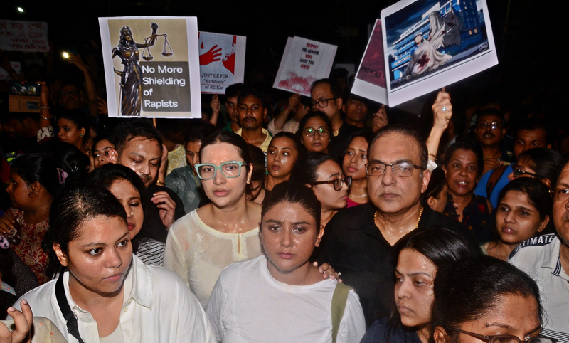 Glimpses from night vigil | Image by Avishek Mitra/IBNS