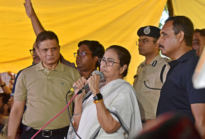 RG Kar deadlock: Junior doctors agree to meet CM Mamata Banerjee at her residence in south Kolkata