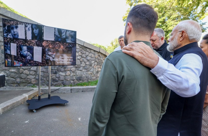 PM Modi with Ukraine President Zelenskyy honours the memory of children at Martyrologist Exposition in Kiev on Aug 23, 2024. Photo credit: PIB 