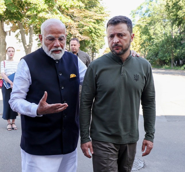 PM Modi with Ukraine President Zelenskyy honours the memory of children at Martyrologist Exposition in Kiev on Aug 23, 2024. Photo credit: PIB 