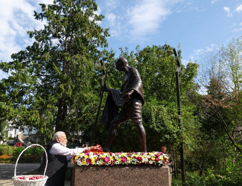 PM paid floral tributes along with paying homage at Mahatma Gandhi Statue on his arrival at Kiev, in Ukraine on Aug 23, 2024. Photo credit: PIB 