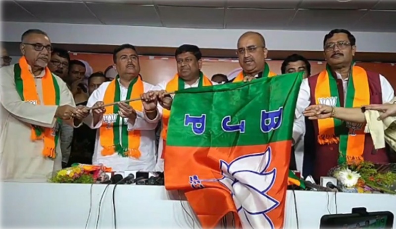 Senior politician Tapas Roy joins BJP just days after quitting TMC