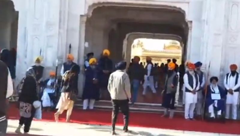 Man tries to shoot Shiromani Akali Dal leader Sukhbir Singh Badal at entrance of Golden Temple, arrested