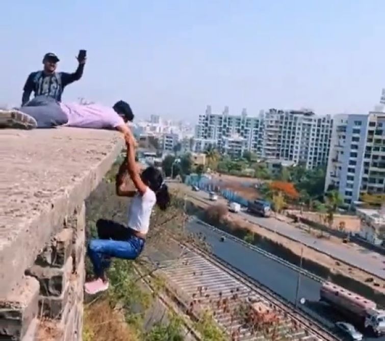 Pune woman hangs from building edge holding a man's hand just for an Instagram reel. Read here