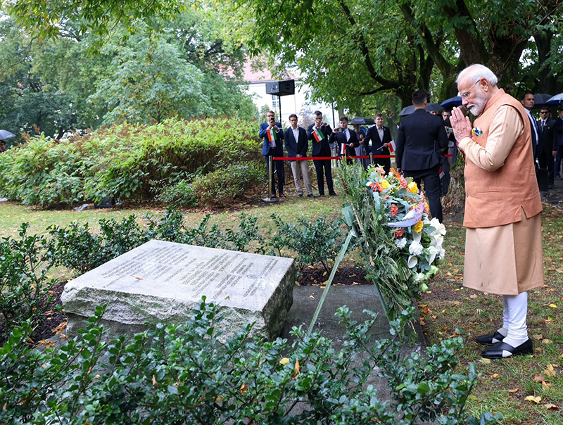 Narendra Modi visits Kolhapur Memorial in Warsaw