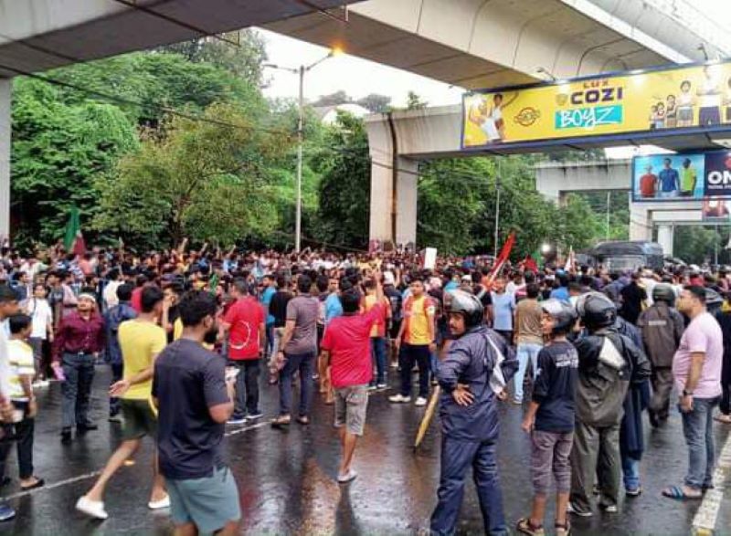 RG Kar rape-murder: East Bengal, Mohun Bagan supporters in rare unity demonstrate outside Salt Lake Stadium, police resort to 'lathi-charge'