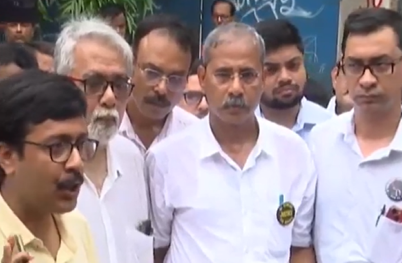 Senior doctors addressing press conference from outside Swasthya Bhavan | Photo courtesy: Screenshot grab