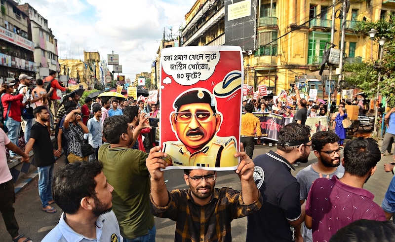 Junior doctors march to Lalabazar, demanding resignation of Kol Police Commissioner Vineet Goyal. Photo by Avishek Mitra/IBNS 