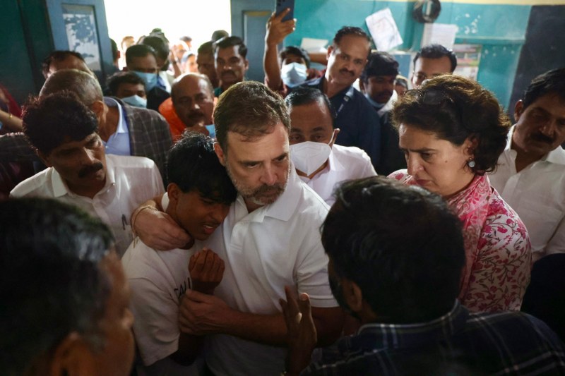 'I feel how I felt when my father died': Rahul, Priyanka in landslide-hit Wayanad