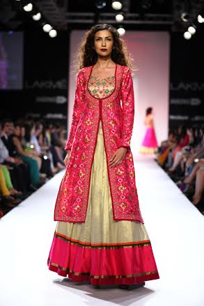 Designer Shruti Sancheti showcases collection at LFW