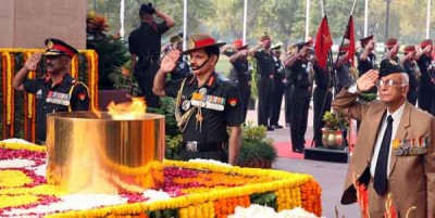 Army Chief pays respect to martyrs on Infantry Day