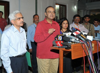 Black money: Cong slams Centre, demands apology