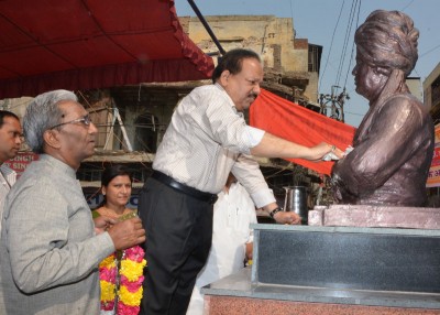 Old Delhi traders resolve to clean up markets  