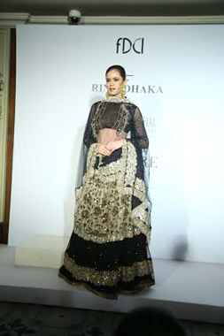 Malaika, Nimrat Kaur walk for Rina Dhaka