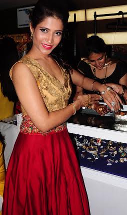 Richa Sharma inaugurates fashion exhibition in Kolkata 