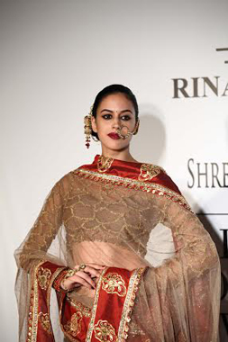 Malaika, Nimrat Kaur walk for Rina Dhaka