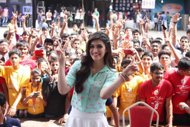 Kriti Sanon at Umang collage fest