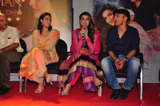 Prem Ratan Dhan Payo's team holds informal meet