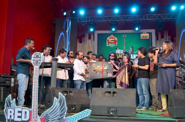 RED BANDSTAND Azaadi Festival concludes with rocking performances