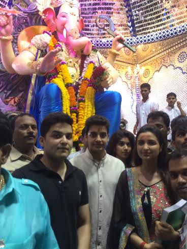 Parineeti Chopra visits Lalbaugcha Raja