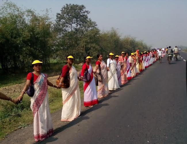 WB observes longest human chain against open defecation