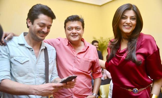 Sushmita Sen along with 'Nirbaak' team interact with media in Kolkata 