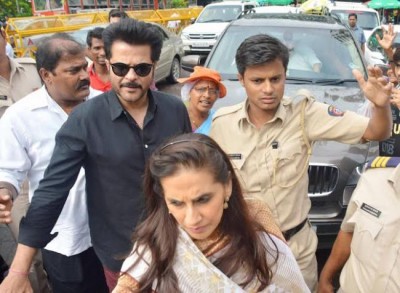 Anil Kapoor visits Siddhivinayak Temple with wife Sunita