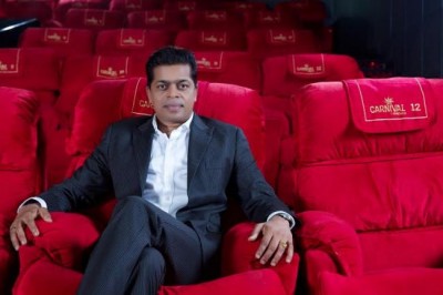 Shrikant Bhasi of Carnival Cinemas bags Outstanding Achievement Award at CMO Asia Multiplex Excellence Awards