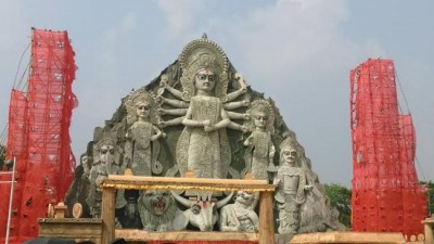 Kolkata: Police close access to Deshapriya Park pandal indefinitely