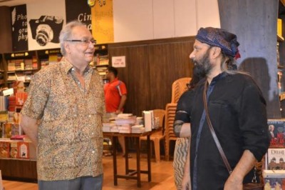 Soumitra Chatterjee unveils Rabindrasangeet album of Kolkata singer